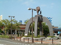 鶴岡駅前