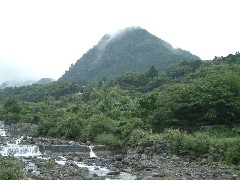 外山と稲荷川